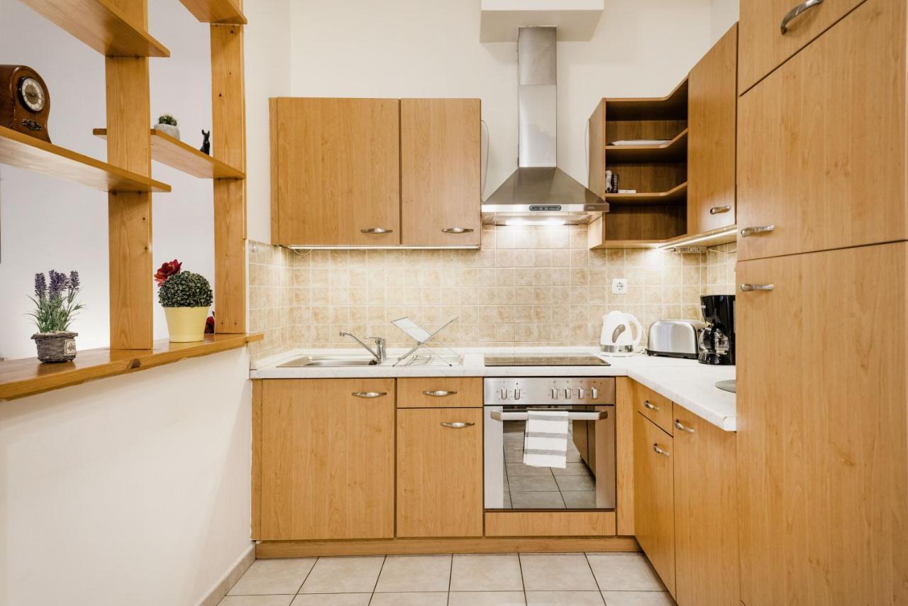 Downtown Charm With Balcony And Garden View Apartment Budapest Exterior photo